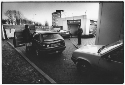 351581 Afbeelding van de drukte bij de autowasstraat van Car Wash aan het Herculesplein te Utrecht.